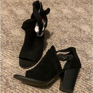 Suede like open toe sandals